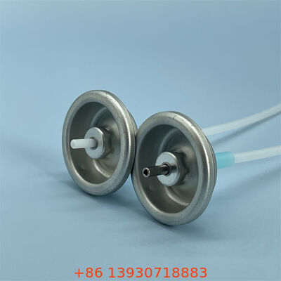 Uma válvula de aerossol medida de uma polegada de estanho para liberação contínua de fragrâncias em espaços comerciais