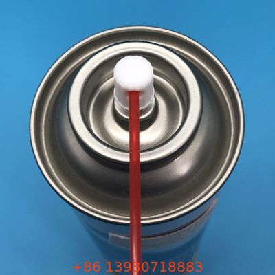 A válvula aerossol do limpador de carburador fornece um jato concentrado de solvente de limpeza de alta pressão