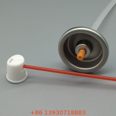 Válvula de pulverização WD-40 projetada para reparos automotivos e manutenção de máquinas